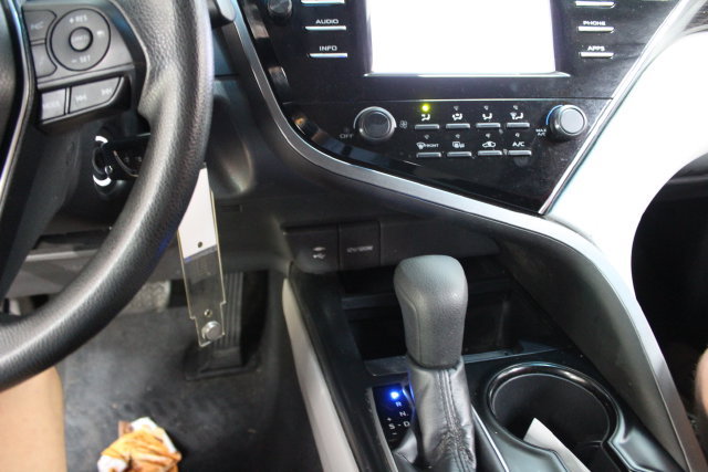 Used 2018 Toyota Camry LE FWD image 19
