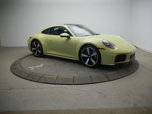 Certified 2025 Porsche 911 Carrera image 9