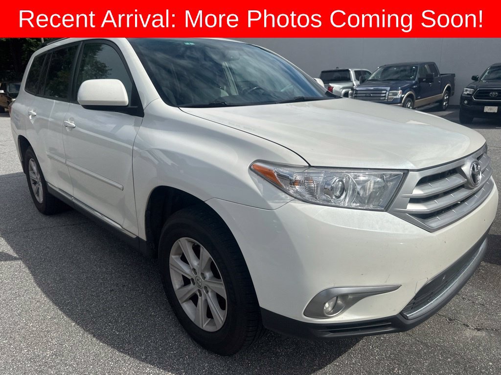 Used 2013 Toyota Highlander SE FWD image 2
