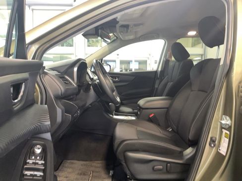 Used 2024 Subaru Ascent Premium w/ Convenience Package image 4