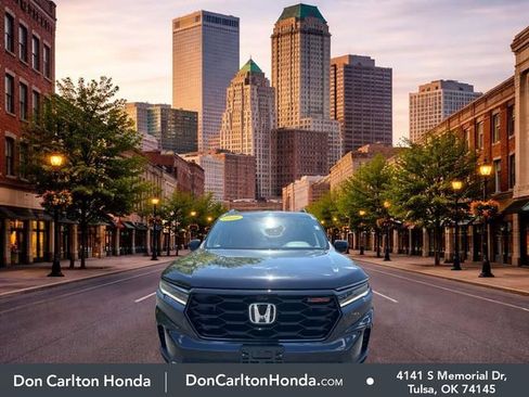 Used 2025 Honda Pilot TrailSport image 2