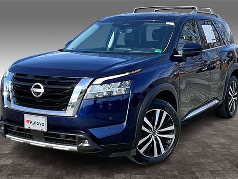 Used 2023 Nissan Pathfinder Platinum image 3