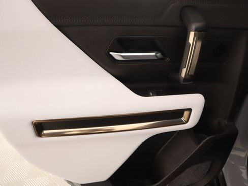 Used 2025 GMC Hummer EV 2X image 17