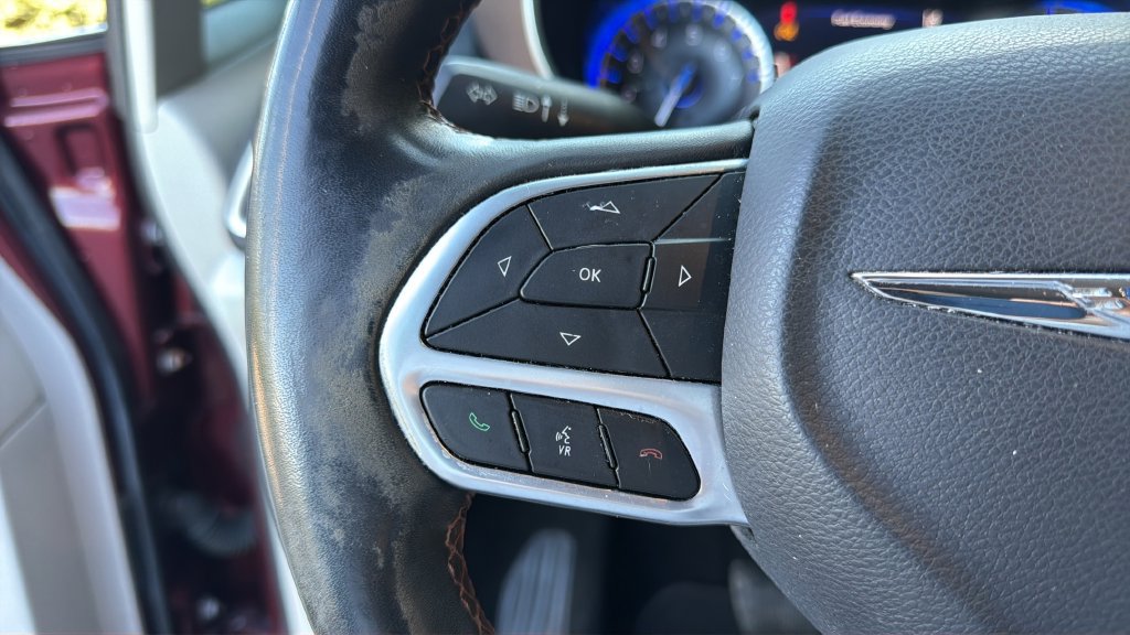 Used 2019 Chrysler Pacifica Touring-L w/ Advanced Safetytec Group FWD image 26