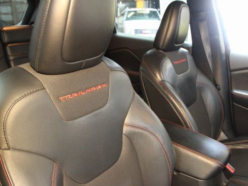 Used 2016 Jeep Cherokee Trailhawk w/ Comfort & Convenience Group image 11
