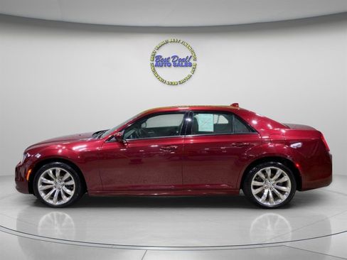 Used 2019 Chrysler 300 S w/ 300S Alloy Edition RWD image 2