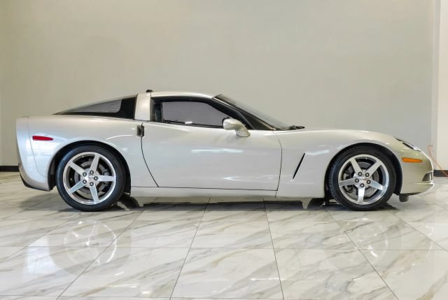 Used 2005 Chevrolet Corvette Coupe w/ Preferred Equipment Group RWD image 10