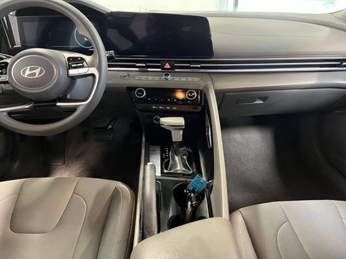 Used 2024 Hyundai Elantra SEL FWD image 21
