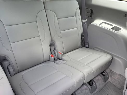 Used 2021 GMC Acadia SLT w/ Trailering Package FWD image 9
