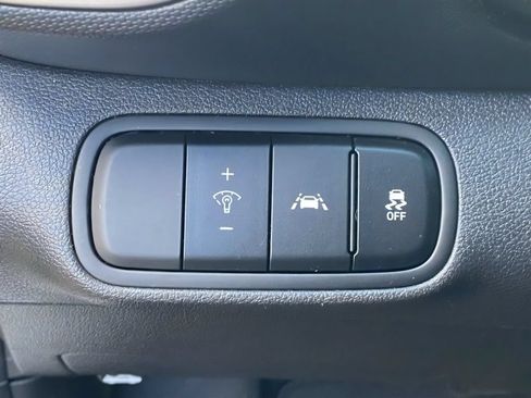 Used 2020 Hyundai Venue SEL FWD image 15
