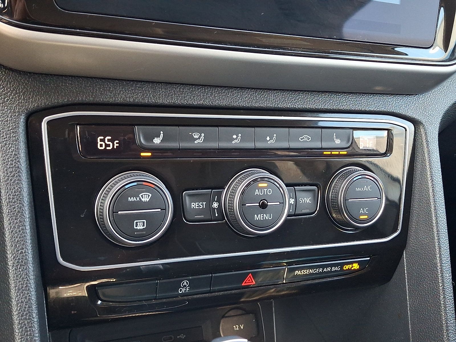 Used 2023 Volkswagen Atlas SE AWD/4WD image 18