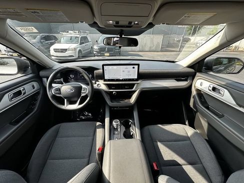 Certified 2025 Ford Explorer Active AWD/4WD image 16