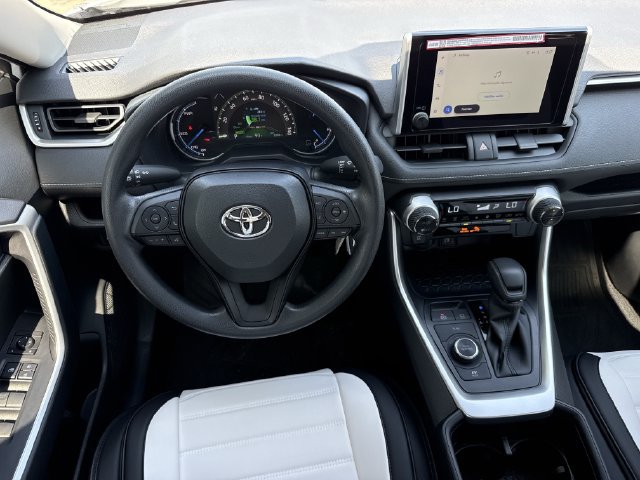 Used 2025 Toyota RAV4 LE AWD/4WD image 13