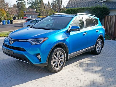 Used 2018 Toyota RAV4 Limited image 11