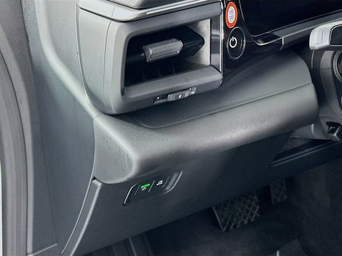 Certified 2025 Porsche Macan Electric RWD image 11