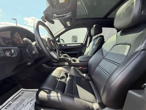 Certified 2023 Porsche Cayenne Platinum Edition AWD/4WD image 5