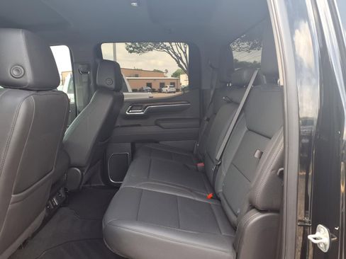 Used 2025 GMC Sierra 1500 SLT image 18