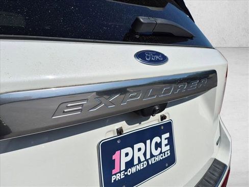 Used 2020 Ford Explorer Platinum w/ Premium Technology Package AWD/4WD image 14