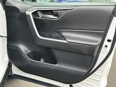 Used 2022 Toyota RAV4 XLE image 13