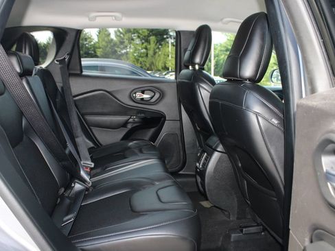 Used 2020 Jeep Cherokee Latitude Plus AWD/4WD image 12