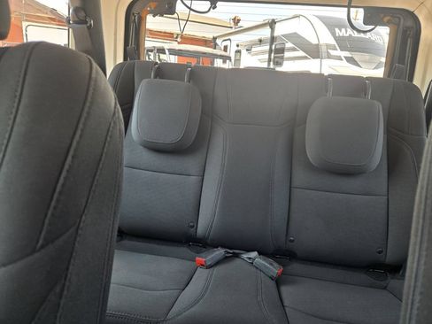 Used 2018 Jeep Wrangler Sport AWD/4WD image 18