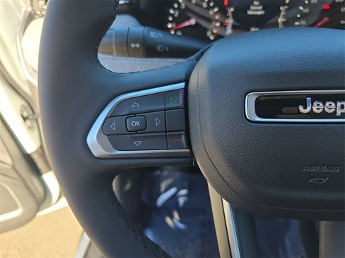 New 2026 Jeep Compass Latitude image 18