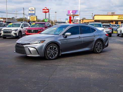 Used 2026 Toyota Camry XLE image 3