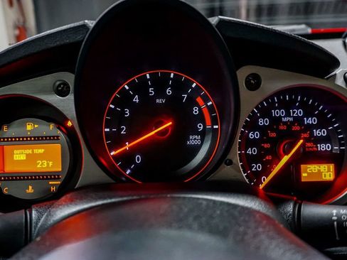 Used 2010 Nissan 370Z Touring image 19