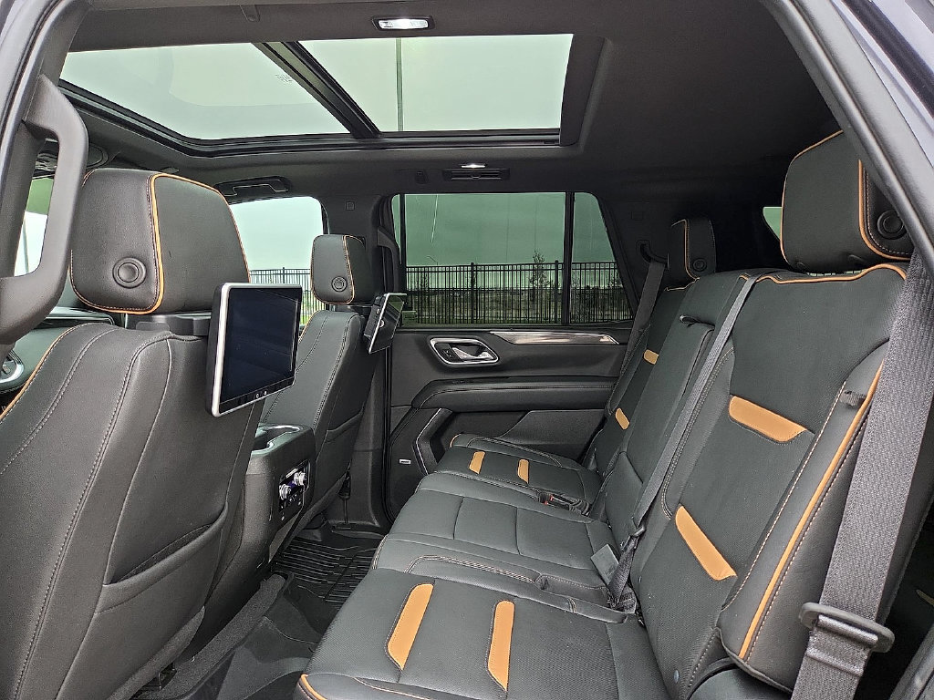 Used 2023 GMC Yukon AT4 w/ AT4 Premium Plus Package AWD/4WD image 13