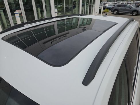 Used 2024 Volkswagen Atlas SE w/ Panoramic Sunroof Package AWD/4WD image 14