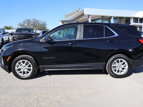 Used 2023 Chevrolet Equinox LT FWD image 2