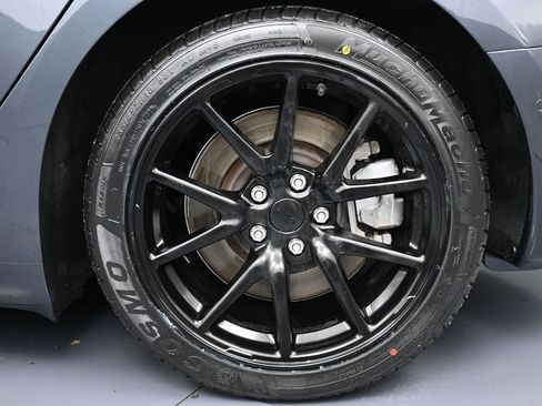 Used 2018 Tesla Model 3 Long Range image 9