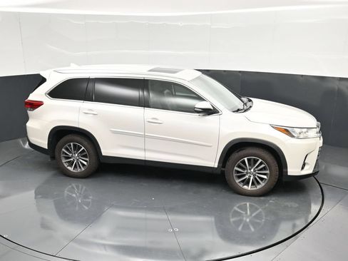 Used 2019 Toyota Highlander XLE AWD/4WD image 46