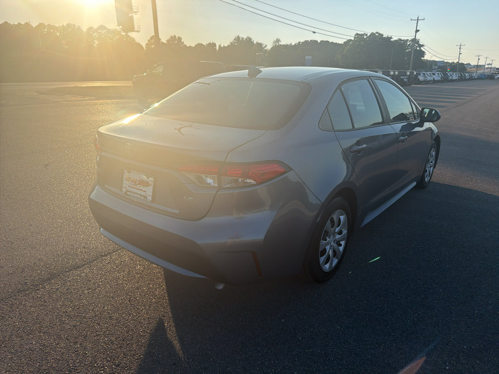 Used 2022 Toyota Corolla LE w/ Carpet Mat Package (TMS) FWD image 8