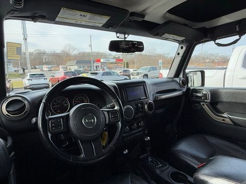 Used 2017 Jeep Wrangler Unlimited Sahara image 21