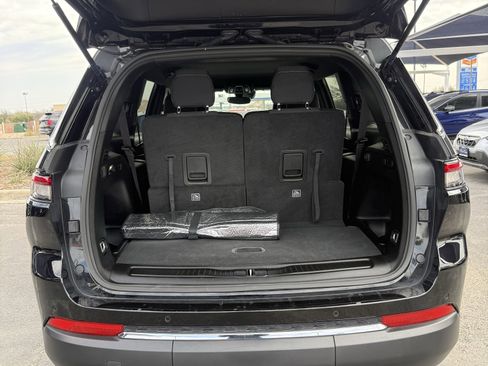 Used 2024 Jeep Grand Cherokee L Laredo image 10