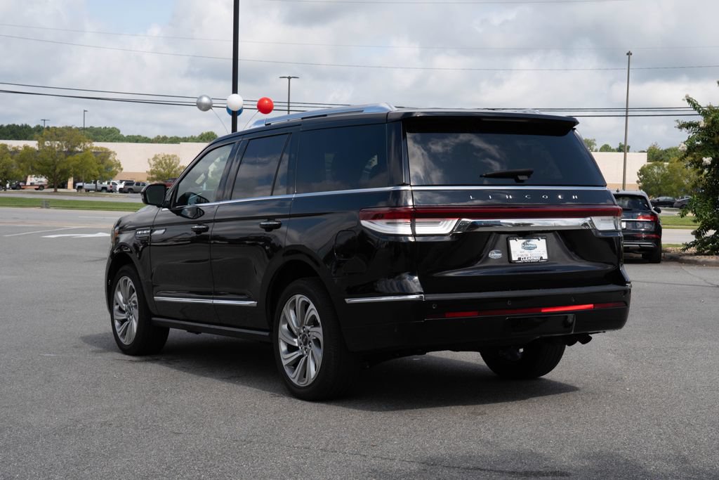 Used 2024 Lincoln Navigator Reserve AWD/4WD image 5