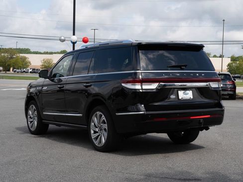 Used 2024 Lincoln Navigator Reserve AWD/4WD image 5