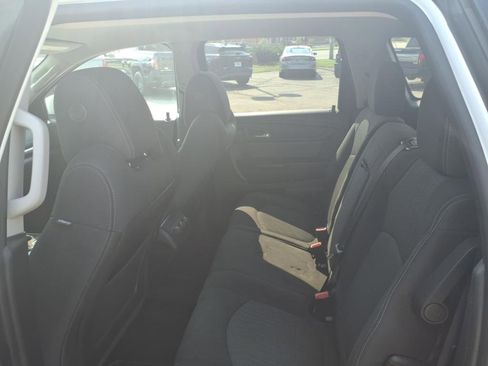 Used 2017 Chevrolet Traverse LT w/ Style and Technology Package image 8