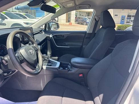 Used 2021 Toyota RAV4 LE AWD/4WD image 15