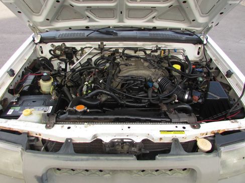 Used 2000 Nissan Xterra XE image 36