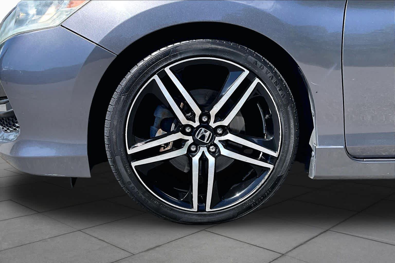 Used 2017 Honda Accord Sport Special Edition image 11