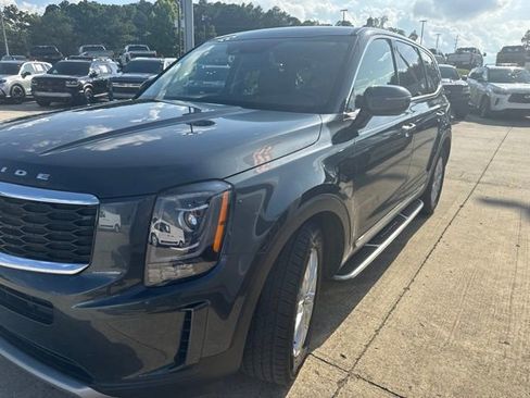 Used 2022 Kia Telluride LX AWD/4WD image 2