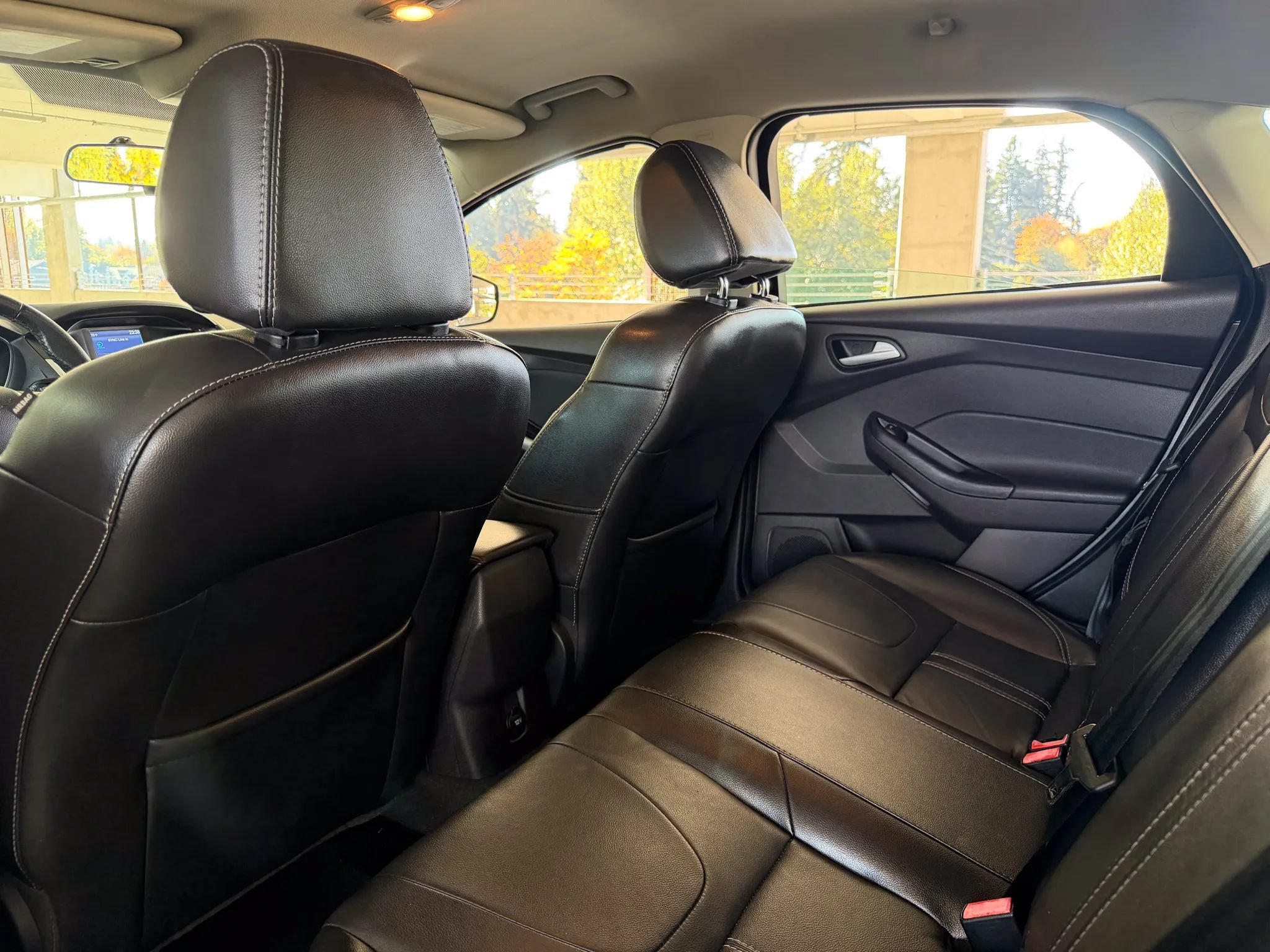 Used 2014 Ford Focus SE w/ Equipment Group 201A FWD image 19