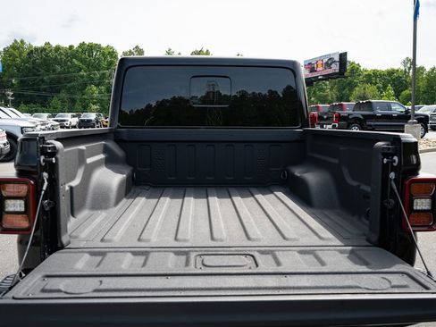 Used 2024 Jeep Gladiator Mojave AWD/4WD image 12
