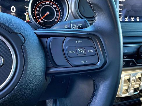 Used 2022 Jeep Gladiator Sport image 13