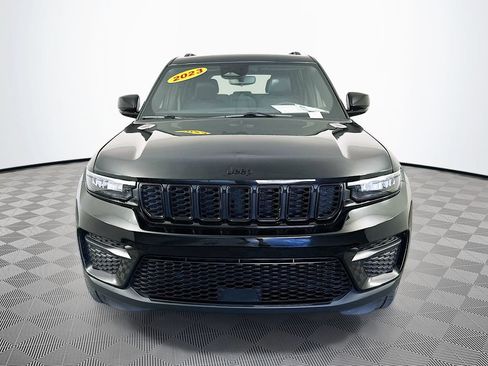 Certified 2023 Jeep Grand Cherokee Altitude AWD/4WD image 4
