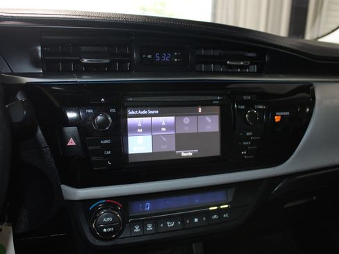 Used 2016 Toyota Corolla LE FWD image 15