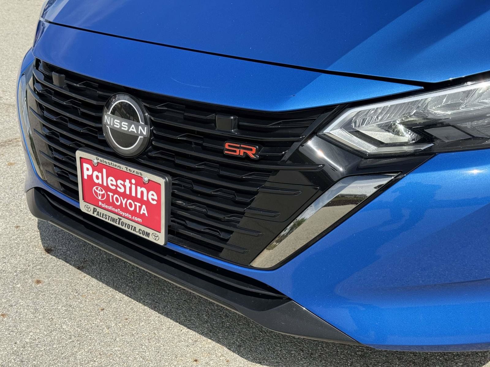 Used 2025 Nissan Sentra SR FWD image 2