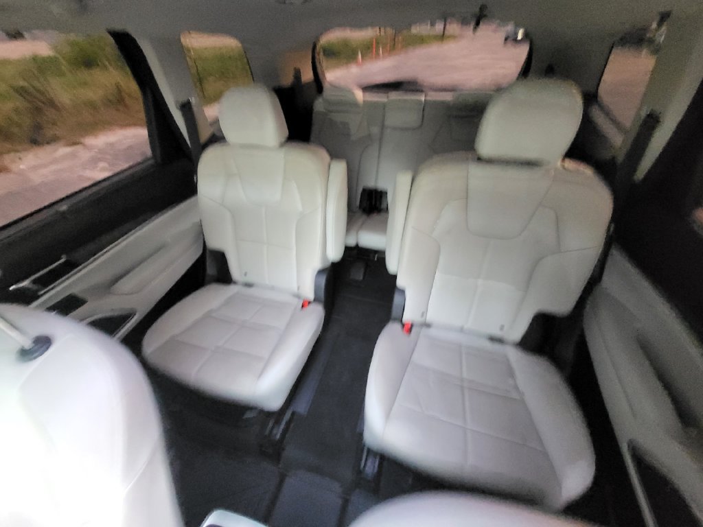 Used 2024 Kia Telluride EX w/ EX Captain's Chair Package FWD image 13